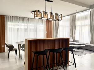 CASA GUADA - Villa & Pool House Staycation