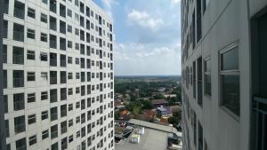 Simple and Cozy Living Studio at Serpong Garden Apartment By Travelio