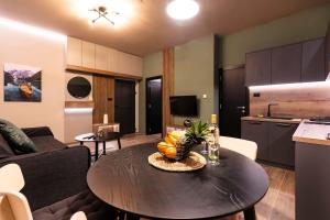 Elegant Noir APT, 1BDR