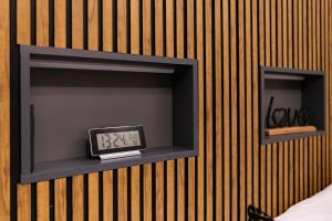 Elegant Noir APT, 1BDR