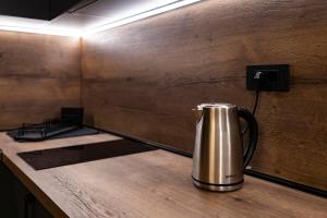 Elegant Noir APT, 1BDR