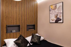 Elegant Noir APT, 1BDR