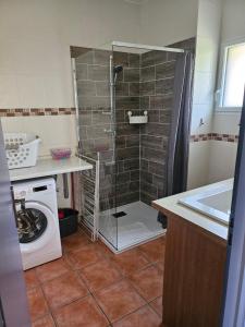 Maisons de vacances Au detour du Puy Maison avec piscine interieure a 15 mn Puy du Fou : photos des chambres