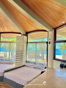 The Escape Beachfront - GRAND Villa