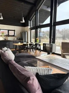 Black House Spithami - Nõva