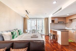 Large room with 2Beds BTS Chitlom Sukhumvit BKK