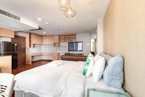 Large room with 2Beds BTS Chitlom Sukhumvit BKK