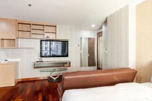 Large room with 2Beds BTS Chitlom Sukhumvit BKK