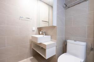 Swimming Pool 35th Floor District 7