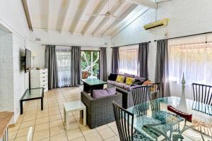 Robbins road cheerful, pet-friendly home