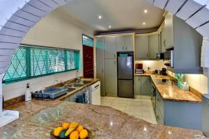 Robbins road cheerful, pet-friendly home