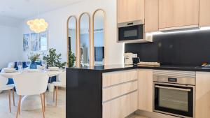 SUNNY HILLS mediterranean style apartment