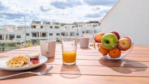 SUNNY HILLS mediterranean style apartment