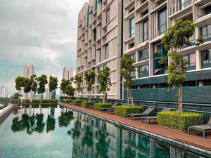 F2-12-01 Devine Home Tamarind WIFI NETFLIX FREEPARKING