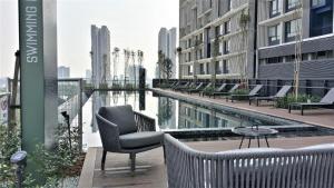 F2-12-01 Devine Home Tamarind WIFI NETFLIX FREEPARKING