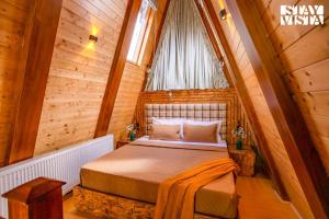 StayVistas Frozen Fall at Frostflare Cottages - Jacuzzi