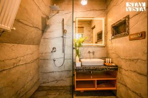 StayVistas Frozen Fall at Frostflare Cottages - Jacuzzi