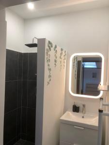 Absolute Charm 3 Bedroom 3 Bathroom with AC EU District