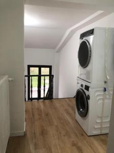 Absolute Charm 3 Bedroom 3 Bathroom with AC EU District