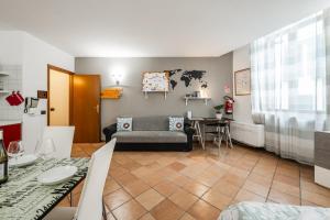 Riverwalk al Castello up to 3 people