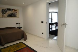 casa completa de lujo con jardin y piscina compartida