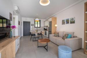 Villa Oneiro, with sea and countryside view
