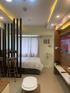 Jhon and chammy tagaytay staycation serin east