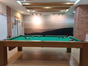 Jhon and chammy tagaytay staycation serin east