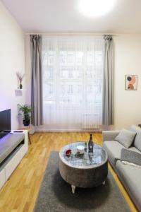 Chic Flat on Jecna Walk to Wenceslas Sq and Museum