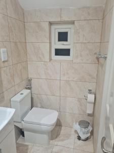 Cozy Detached Studio Retreat with Kitchen & Bath