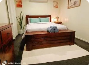 Deluxe Queen Room - Holmview