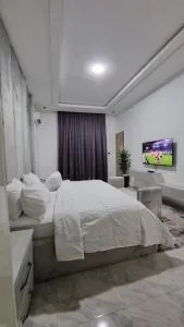 F&F Luxury Residence - Igboefon