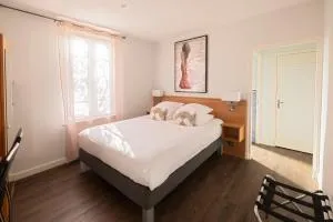 Hotel De Paris Jaligny - 贝布尔河畔东皮耶尔