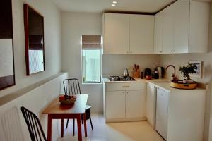 Bantry Bay - stylish studio in front-row location