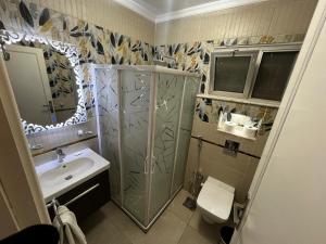 Luxurious, fully furnished and well-equipped apartment with modern amenities, stunning views, and convenient location for remote work or studying from home