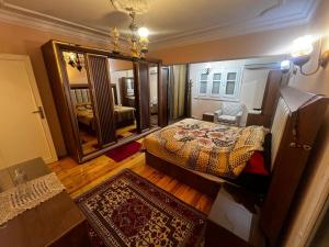 Luxurious, fully furnished and well-equipped apartment with modern amenities, stunning views, and convenient location for remote work or studying from home