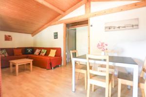 Chalet bois tout équipé 35 m2 2 chambres terrasse couverte place parking piscine collective 4 personnes