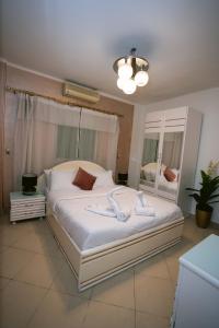 Art-Deco inspired 2BDR apt 10min from CAI airport