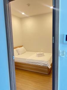 Luxury Apartment for rent- Pool 35th Floor Near Phu My Hung, Secc