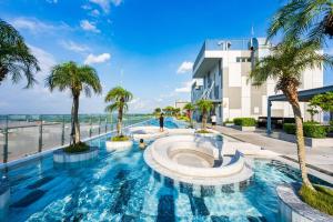 Luxury Apartment for rent- Pool 35th Floor Near Phu My Hung, Secc