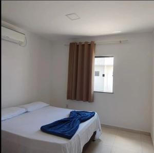 Apartamento com dois quartos, uma suíte na Praia de Taperapuã