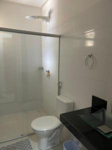 Apartamento com dois quartos, uma suíte na Praia de Taperapuã