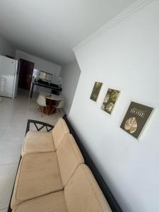 Apartamento com dois quartos, uma suíte na Praia de Taperapuã