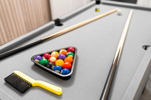 Stylish 3 Bedroom House - Garden - Pool Table - Parking 165M