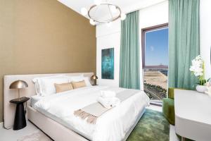 2BR Burj Khalifa View & Beach Access, Dubai Creek