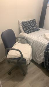 Room downtown 3minute walk Uottawa train station