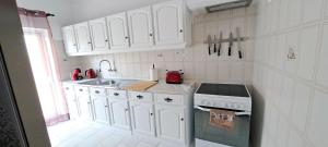 Charming Carvoeiro Beach Villa, Algarve with Private Pool, Sea Views and Walk to Beach