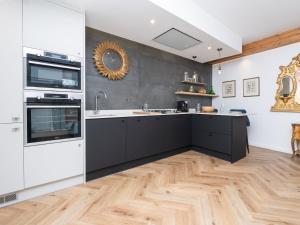 Fabulous 2 bedroom house in a central location - Pass the Keys