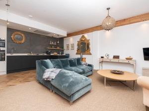 Fabulous 2 bedroom house in a central location - Pass the Keys