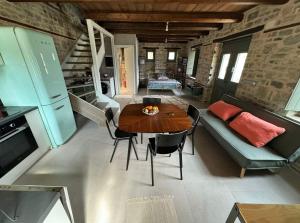 Χελιδόνα - Helidona